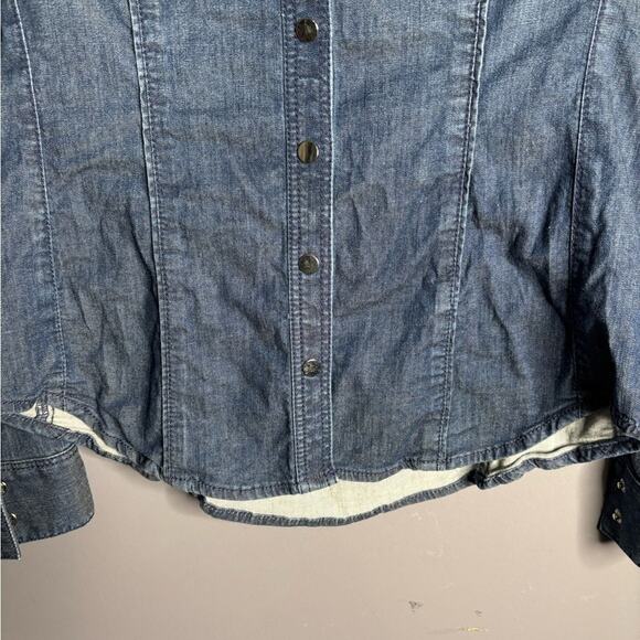 White House Black Market Dark Wash Denim Top With Snap Front and Pockets Size 2 - Picture 2 of 7